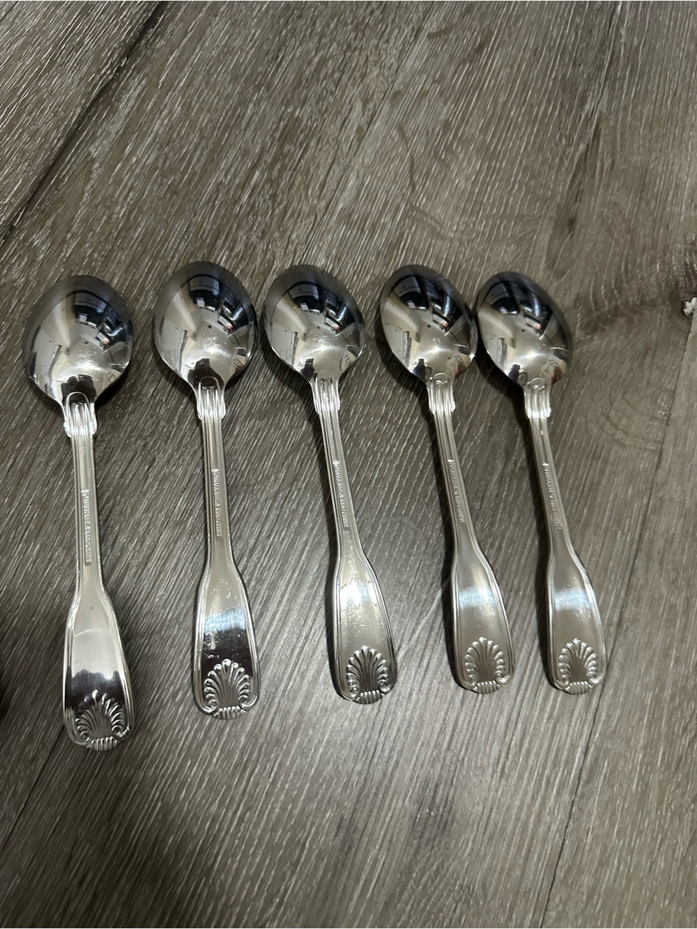 Classic Shell-Pattern Stainless Steel Flatware Set - Silver - Picture 8 of 10